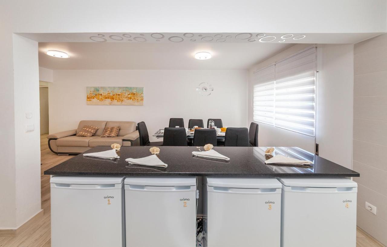 M - Martin & Tomas Guesthouse Lagos Ngoại thất bức ảnh