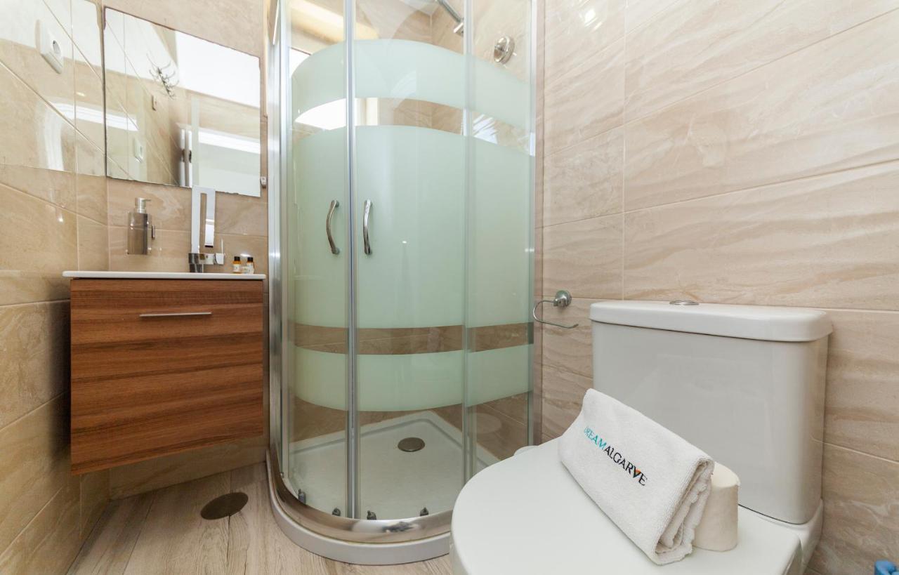 M - Martin & Tomas Guesthouse Lagos Ngoại thất bức ảnh